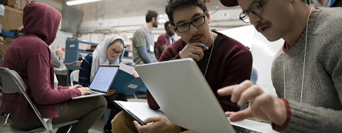 Participants are working in a hackathon organized by Fabelcon