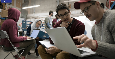 Participants are working in a hackathon organized by Fabelcon